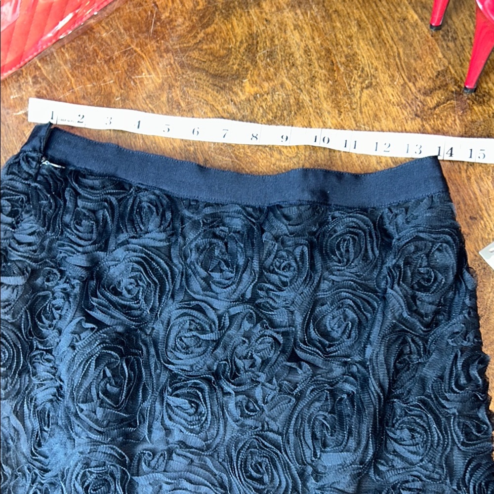Elegant Black Floral Skirt‎ - Picture 6 of 15